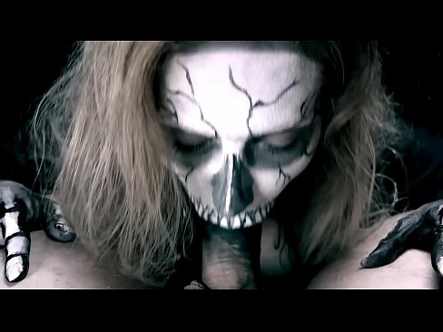 ❤️ ʻO ke kaikamahine daimonio e omo ana i ka moa me kona waha ʻeleʻele a me ka ʻai ʻana. ️ Sluts ma haw.virtsextor.ru ❌️